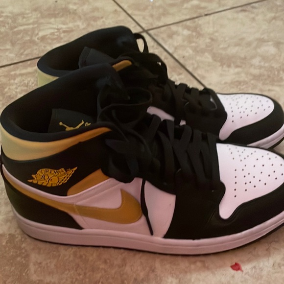 Air Jordan retro 1s - Picture 3 of 4